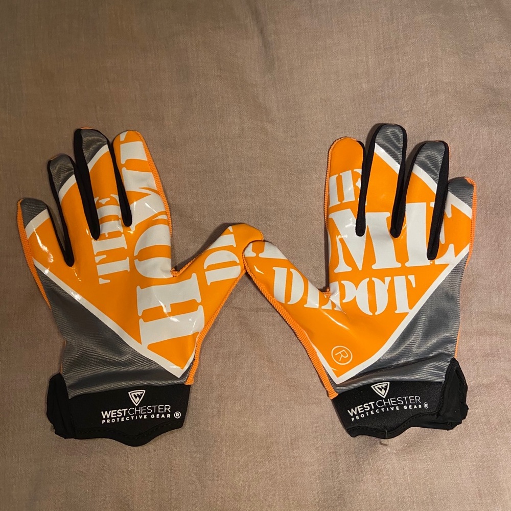 “College Gameday” Home Depot Westchester Gloves